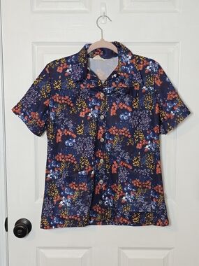 Vintage Smartique Women’s Navy Floral Short Sleeve Button Down Shirt 36/M